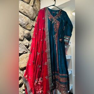 NWOT Pakistani 3 piece Sha Posh Teal &Crimson Embroidered Anarkali Dress Size S.